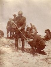 soldaten met Lebel granaatwerpgeweren